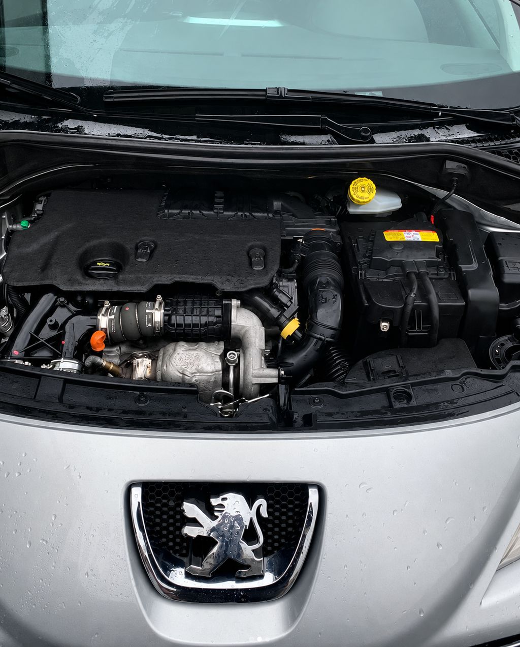 Le même compartiment moteur après nettoyage